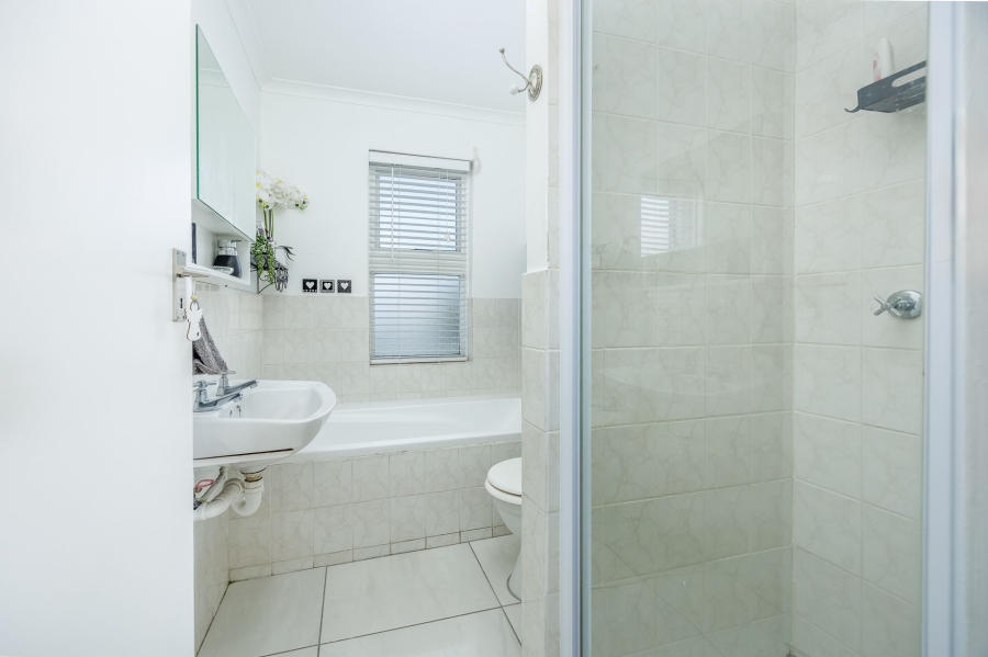 2 Bedroom Property for Sale in Vredekloof Western Cape